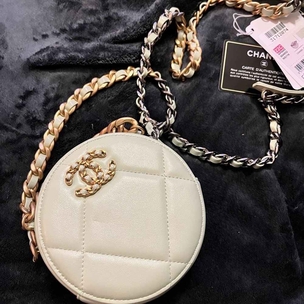 NWT CHANEL SOLD- Round 19 clutch with chain - Picture 1 of 3